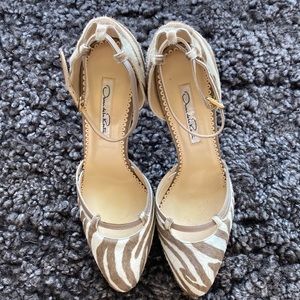 Oscar de la Renta Closed Toe Pump (size 37)